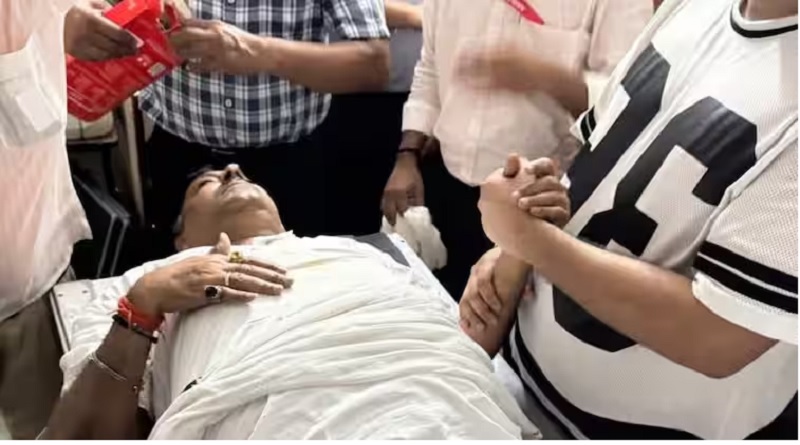 BJP MLA Fateh Bahadur's car overturned on Gorakhpur Link Expressway, his life was saved narrowly due to opening of air bag