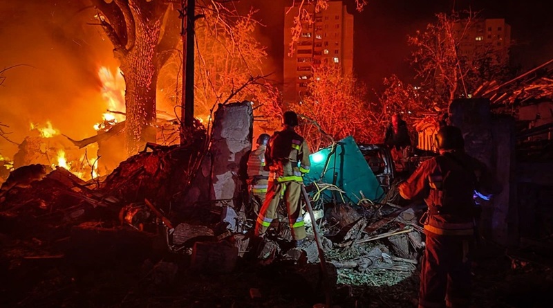 Russia's oil depot was destroyed by Ukraine's drone attack, a massive fire broke out, the sky was filled with smoke