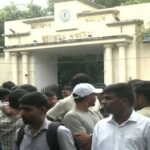 Saurav Das then reached the Parliament Street police station, climbed the barricade and made a big demand.