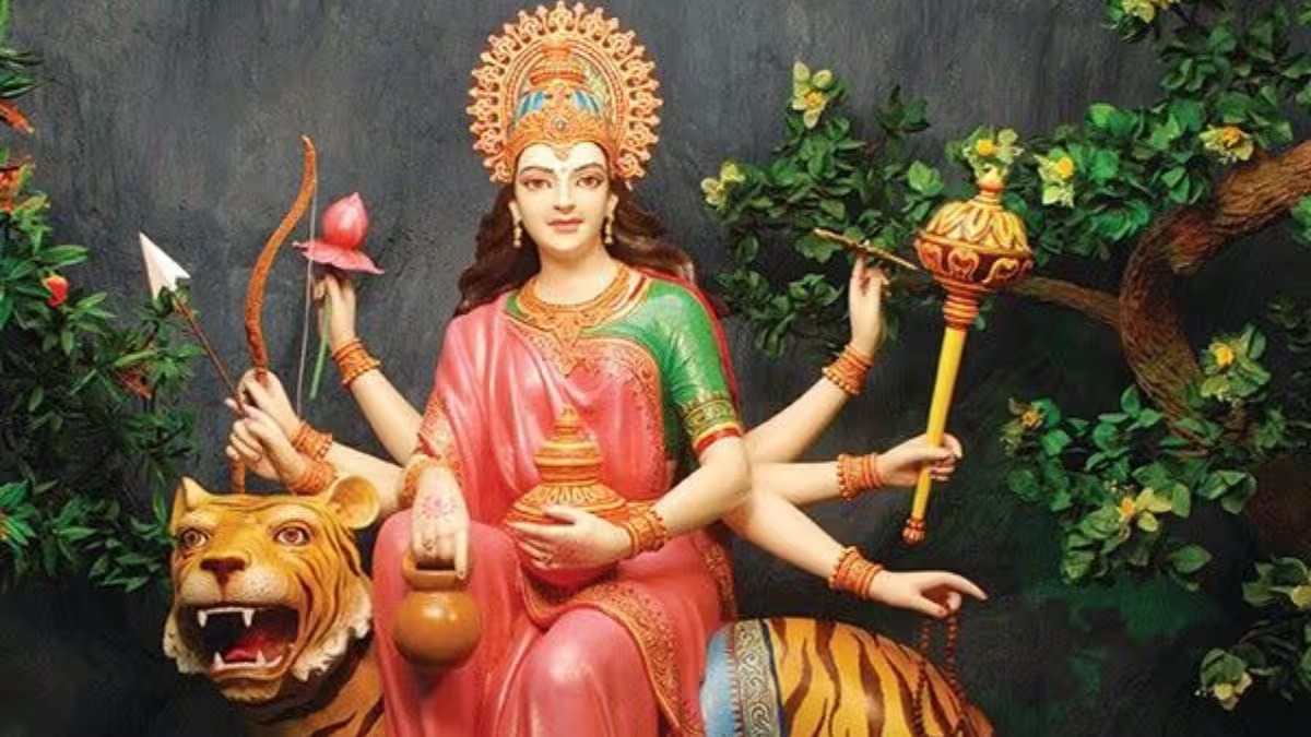 Shardiya Navratri Day 4: Worship Goddess Kushmanda on the fourth day of Navratri and send this devotional greeting to your loved ones.
